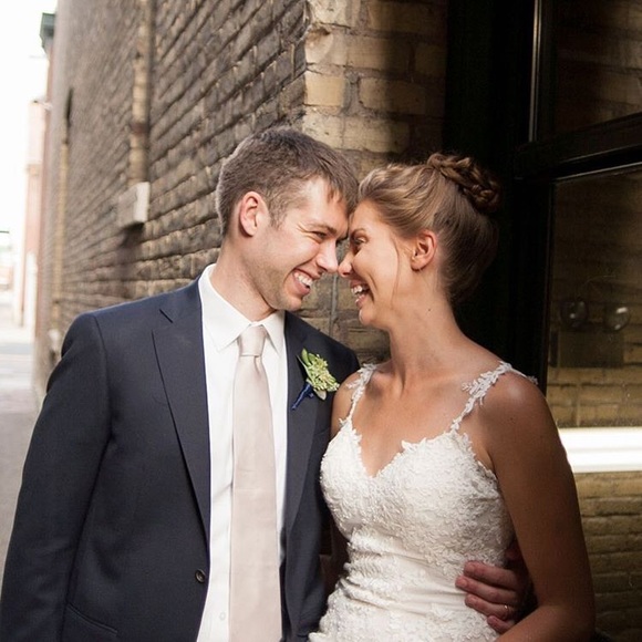 Meet your Posher, Lauren - Picture 3 of 5